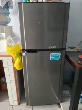 Kulkas Toshiba 2 pintu