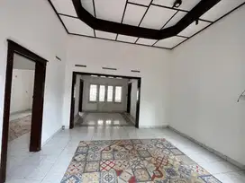 Disewakan Bangunan ex guest house jl Kampar dekat Sutos,