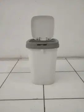 Tempat sampah mini