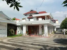 DIJUAL Tanah dan bangunan di jalan dr.Cipto Malang.