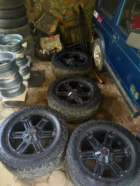 Pelk dan ban toyo bekas jeep JK