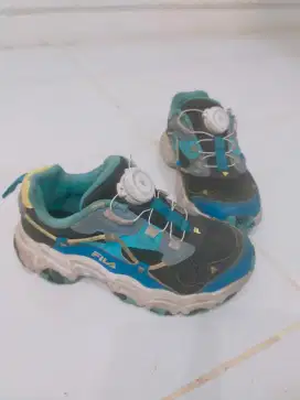 Sepatu anak Fila boa