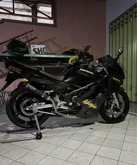 Ninja rr old hitam