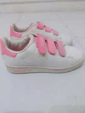 Sepatu Adidas anak stan Smith
