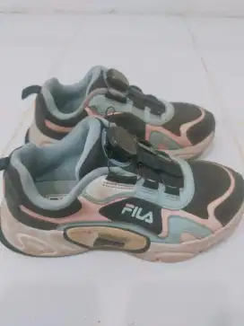 Sepatu anak Fila boa