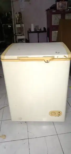 Freezer box Chest freezer Polytron 110 liter (harga nego)