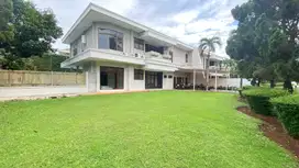Disewakan Rumah Dengan Kolam Renang Berkonsep Resort Ditengah Kota