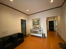 Disewakan : rumah area Senopati unfurnished utk  kantor, tempat usaha