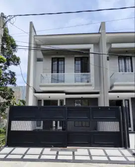 Dharmahusada Indah‼️Jual Rumah Baru Dekat Galaxy Mall