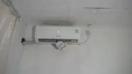 Dijual cepat AC Sharp