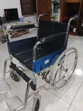 Kursi roda layak pakai