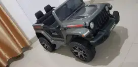 Mobil Jeep anak