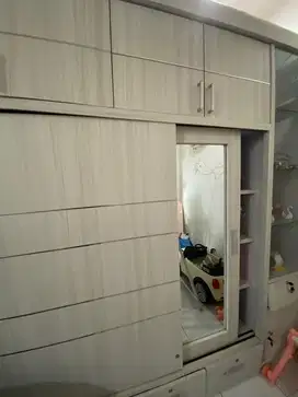 lemari 5 pintu bekas