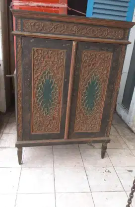 Lemari serenan spesial