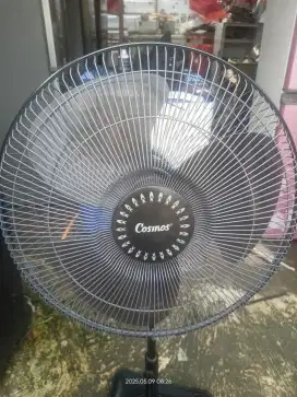 Kipas angin Cosmos 16 inch sawangan pasir putih