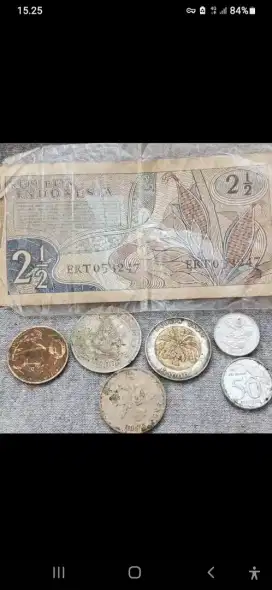 Uang kertas sm uang logam lama yg minat wa.