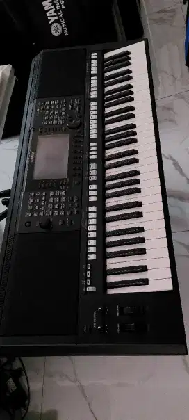 Keyboard yamaha Psr S 775