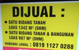 Di jual tanpa pelantara, tanah dan bangunan di lokasi strategis.