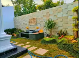 Kolam dan taman hijau minimalis