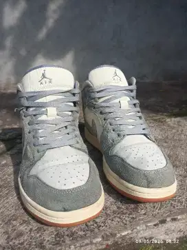 Air Jordan 1 Mid Coconut