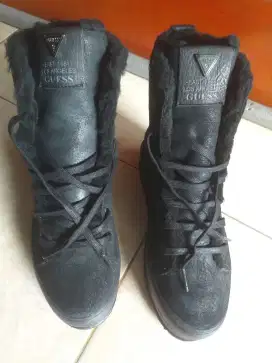 Sepatu boot casual hitam