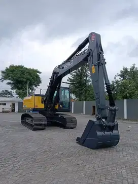 EXCAVATOR E220 22 TON BRAND WORLD