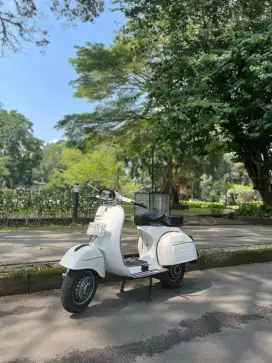 VESPA SPRINT 1977 PUTIH ISTIMEWAA