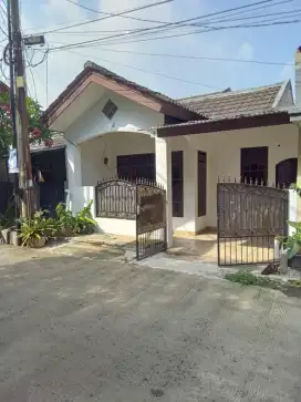 Disewakan rumah di komplek sari bumi indah