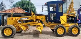 Dijual Motor Grader Komatsu model GD405A-2