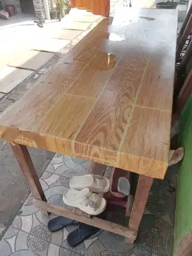 Jual meja kayu kondisi kokoh dan kuat bekas jualan