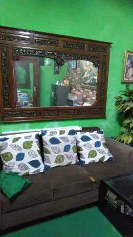 Di jual cermin jati & sofa 1 set dengan bantalnya