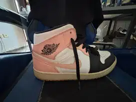 Nike air jordan mid 1