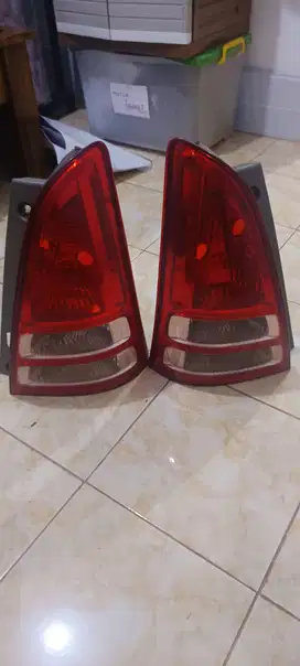 Lampu belakang mobil innova old bawaan mobil