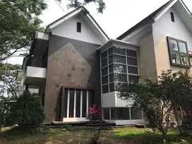 DIJUAL Rumah HOEK di LIPPO KARAWACI 350m2 SEMI FURNISHED HARGA 6.75M