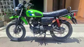Kawasaki W175 TR - 2022 KM RENDAH