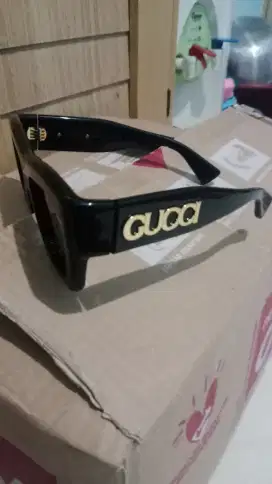 kaca mata gucci