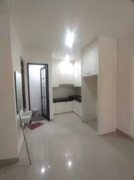 DIJUAL RUMAH GREEN VILLAGE 2 LANTAI CIPONDOH