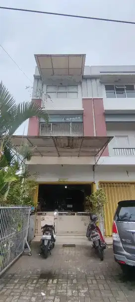 Dijual ruko 3 lantai lokasi strategis pasar besar kyai tamin jagalan