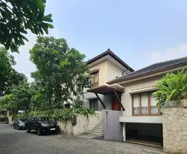 Dijual rumah modern harga termurah dalam Komplek at Kemang Jaksel