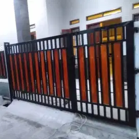 Pagar motif kayu