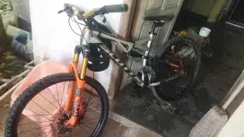 Sepeda gunung doble shock