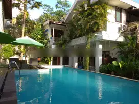 Home Stay Nyaman w/ Swimming poll di Jl Solo