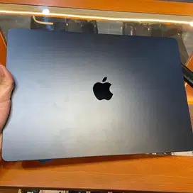 Macbook air m3 15inch 16/256gb Ibox Pemakaian 1 minggu