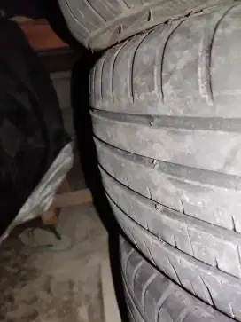 Ban Bekas Accelera