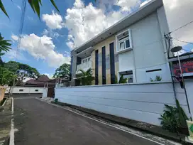 Rumah Mewah di Colomadu Furnish dan Kolam Renang 2 Lantai HOOK