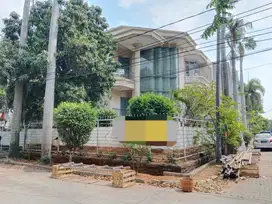 Rumah hoek 3 lantai Danau Sunter hadap Timur & Utara