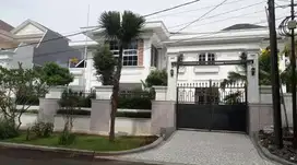 Jual Rumah Mewah di Cibubur Full Furnish dan  Kolam  Renang