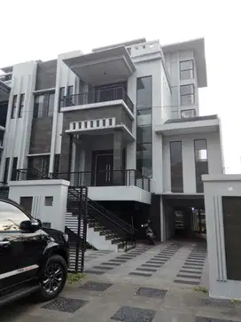 Rumah MEWAH Tepi Jalan Uray Bawadi Pontianak