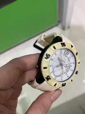 Jam tangan guess ori bekas