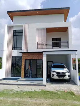 Rumah modern minimalis 2 lantai di Tasikmadu Jaten
